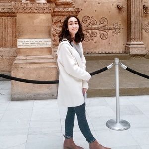 Meet your Posher, Olivia